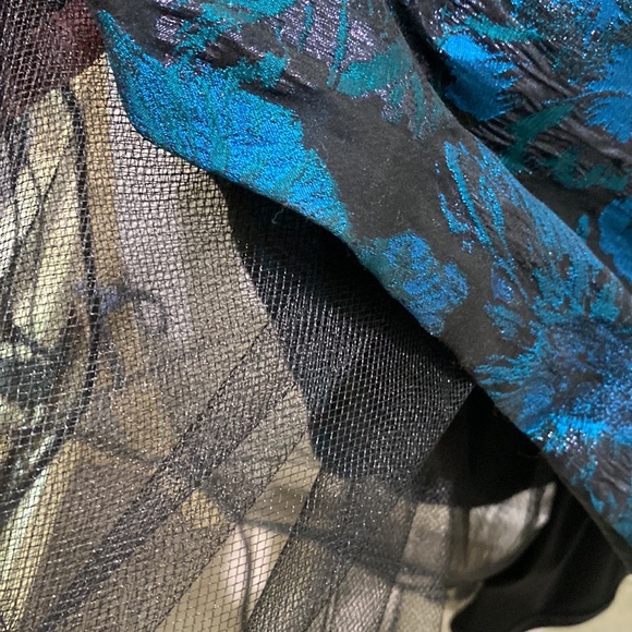 Theia strapless BODYCON trumpet metallic long gown - Picture 10 of 11